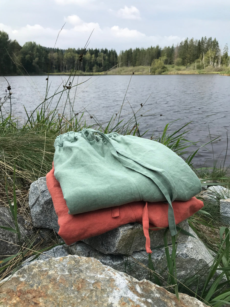 Extra jemné lněné unisex bermudy v odstínu Loden Frost