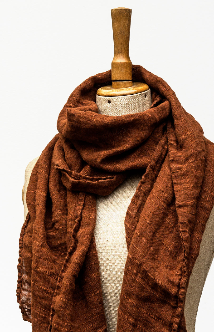 Luxuriously soft linen scarf in the shade of Ginger Bread