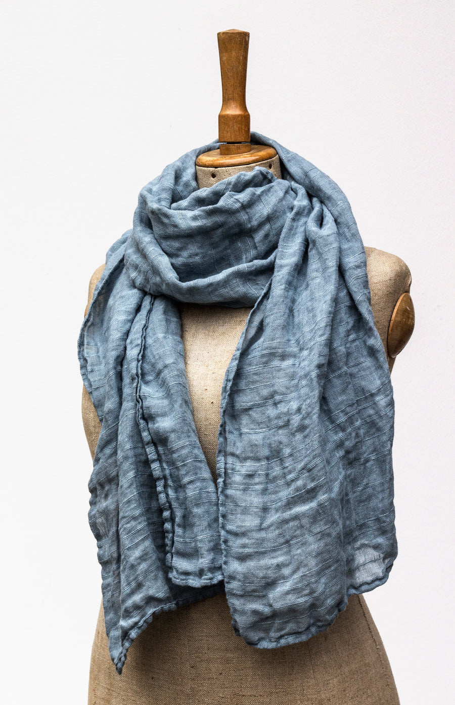 Luxuriously soft linen scarf in the shade Stone Blue