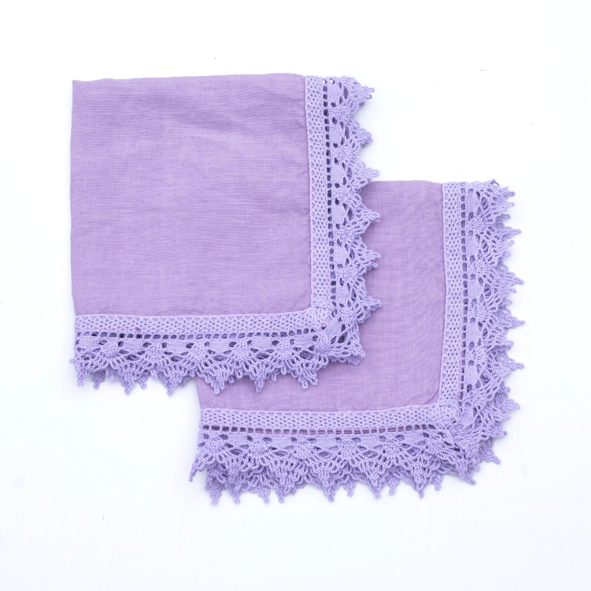 Dva lněné ubrousky s vambereckou krajkou v odstínu Lavender Frost