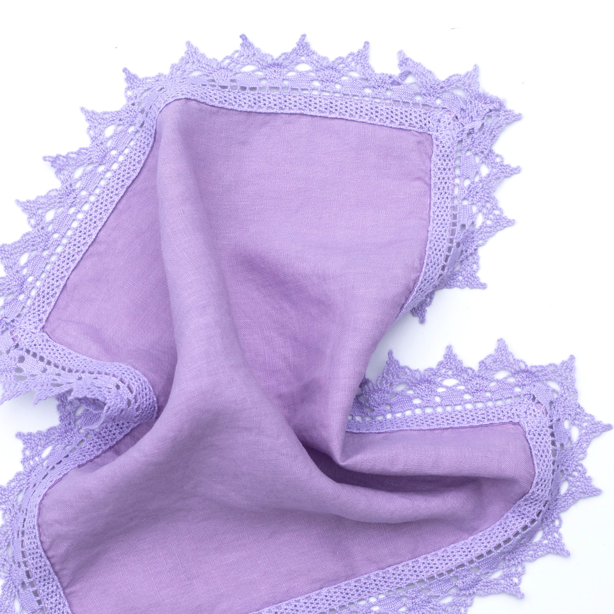 Dva lněné ubrousky s vambereckou krajkou v odstínu Lavender Frost