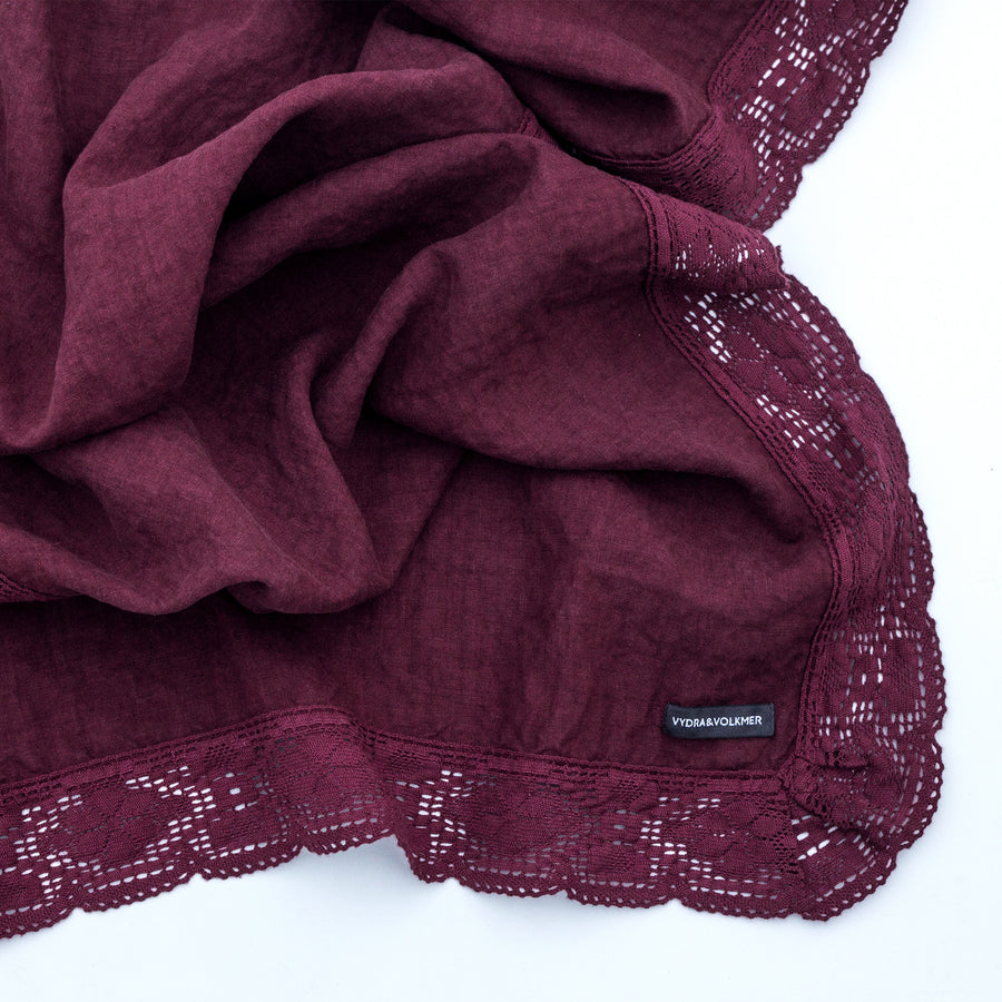 Holiday runner with vamber lace in Windsor Wine shade