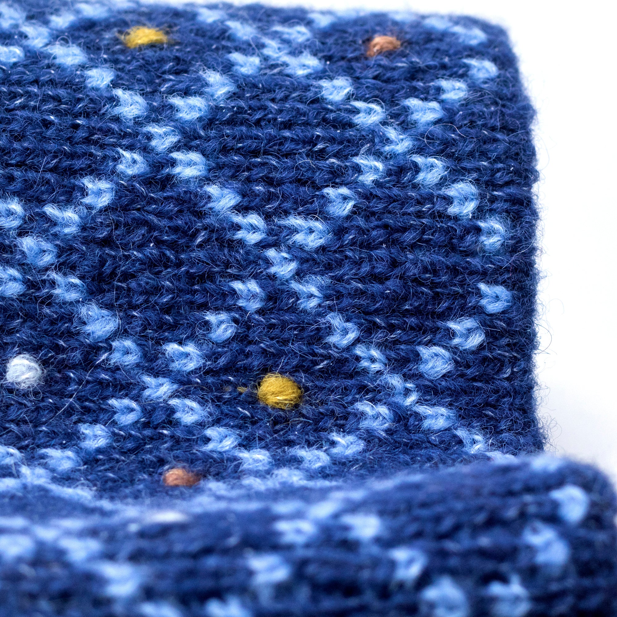 Alpaca & Silk žakárová čelenka s vyšívanými puntíky / modrá