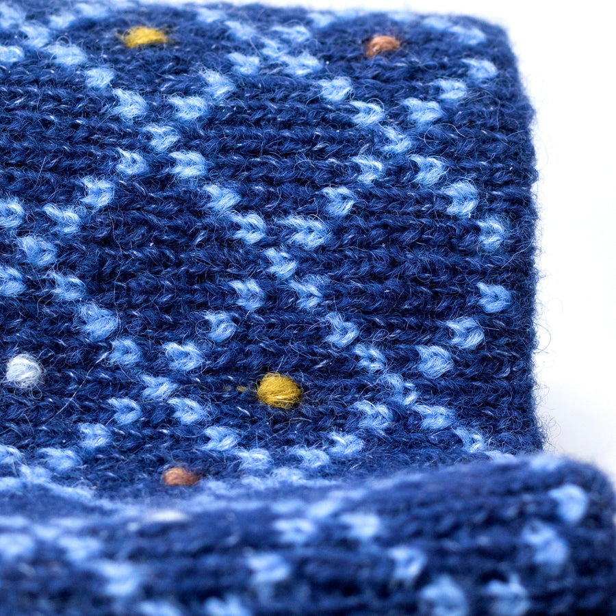 Alpaca & Silk žakárová čelenka s vyšívanými puntíky / modrá