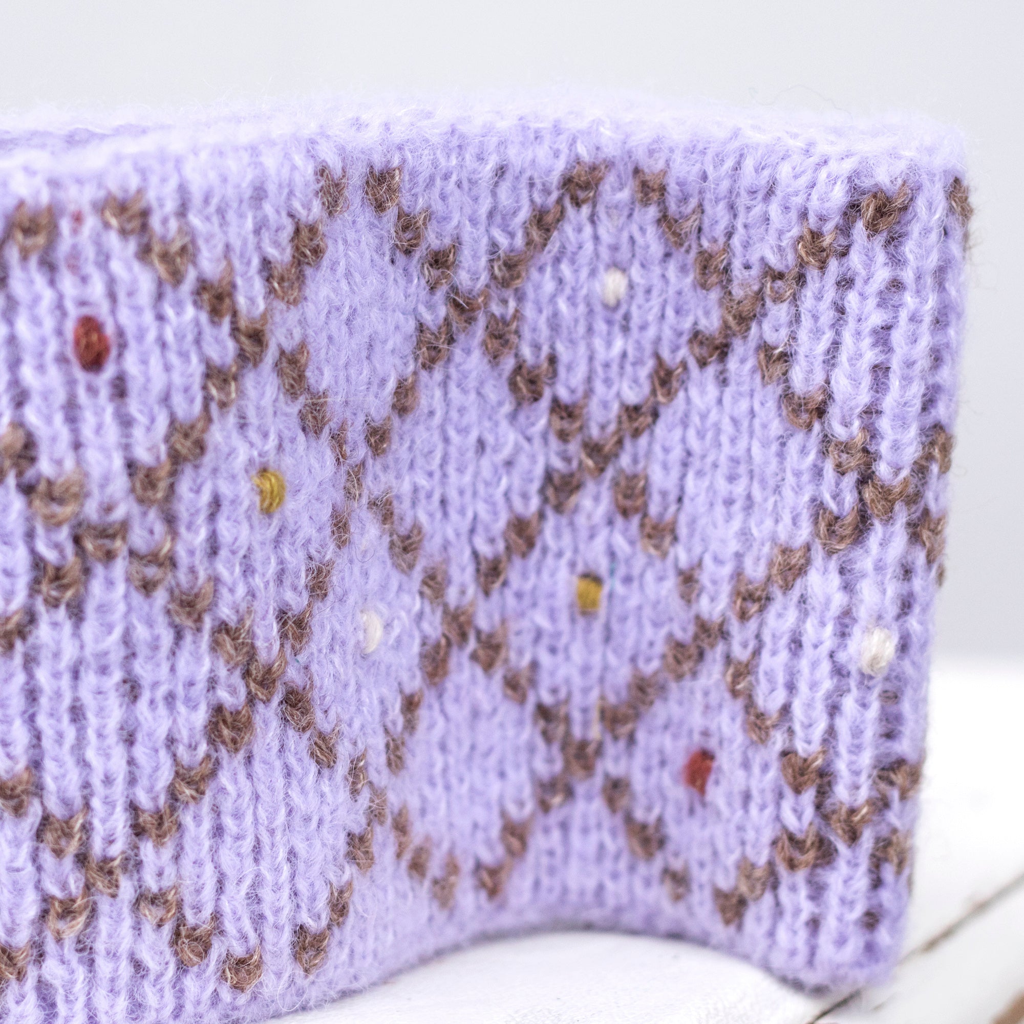 Alpaca & Silk žakárová čelenka s vyšívanými puntíky / levandulová