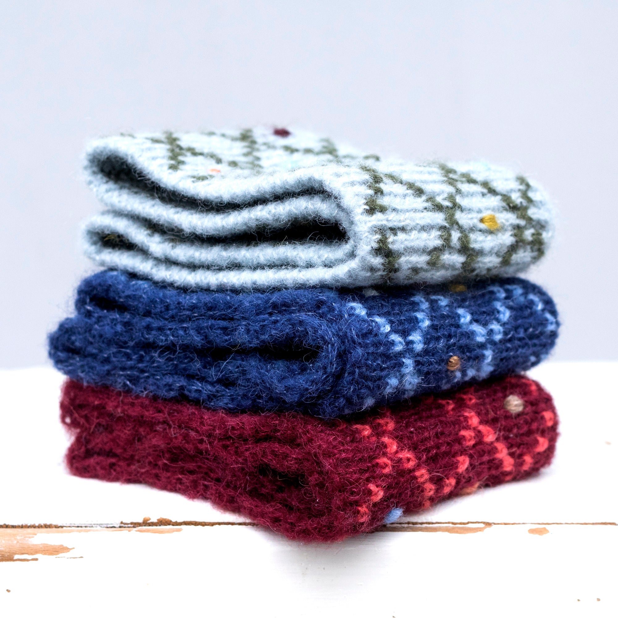 Alpaca & Silk žakárová čelenka s vyšívanými puntíky / modrá