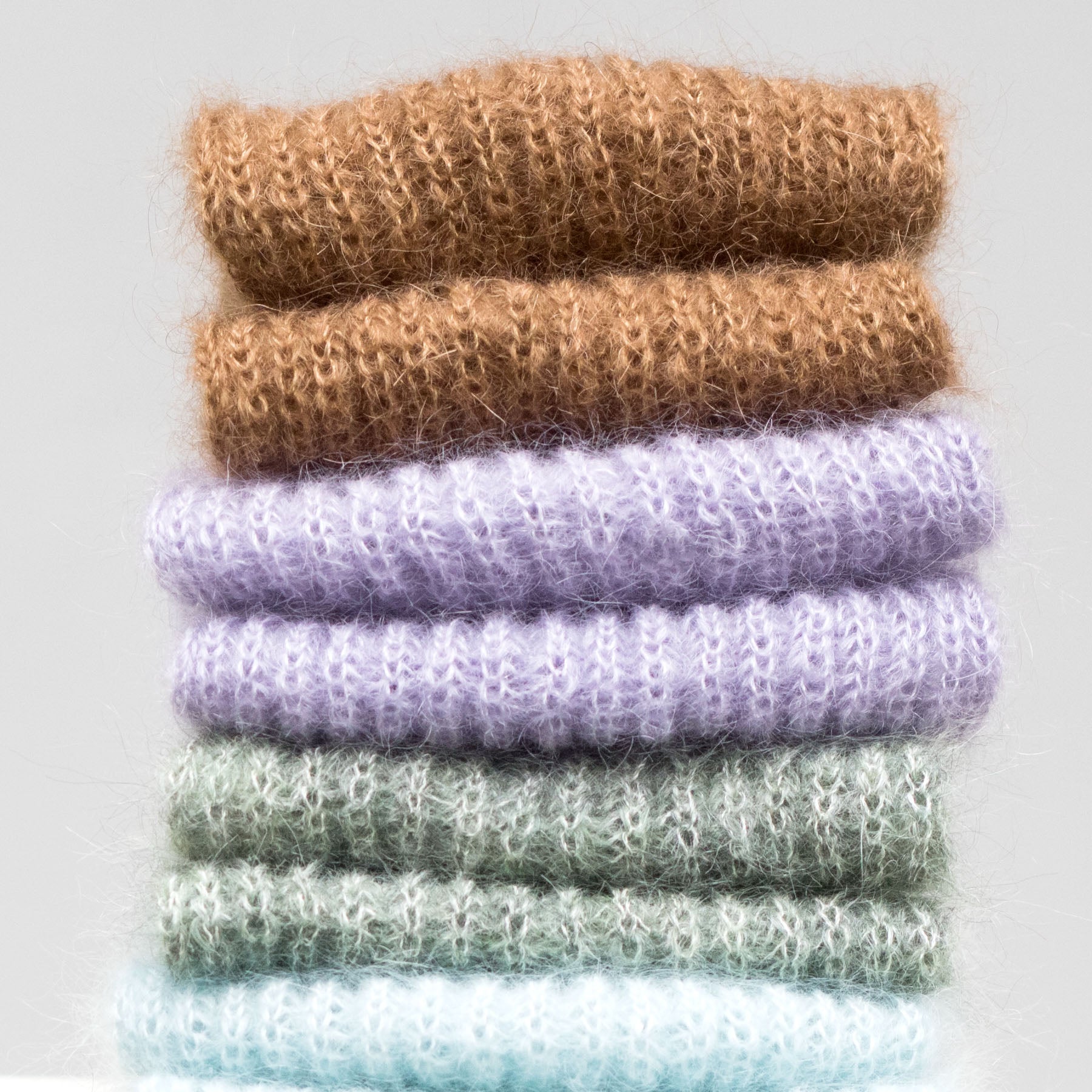 Čelenka z mohéru a hedvábí / šalvějově zelená