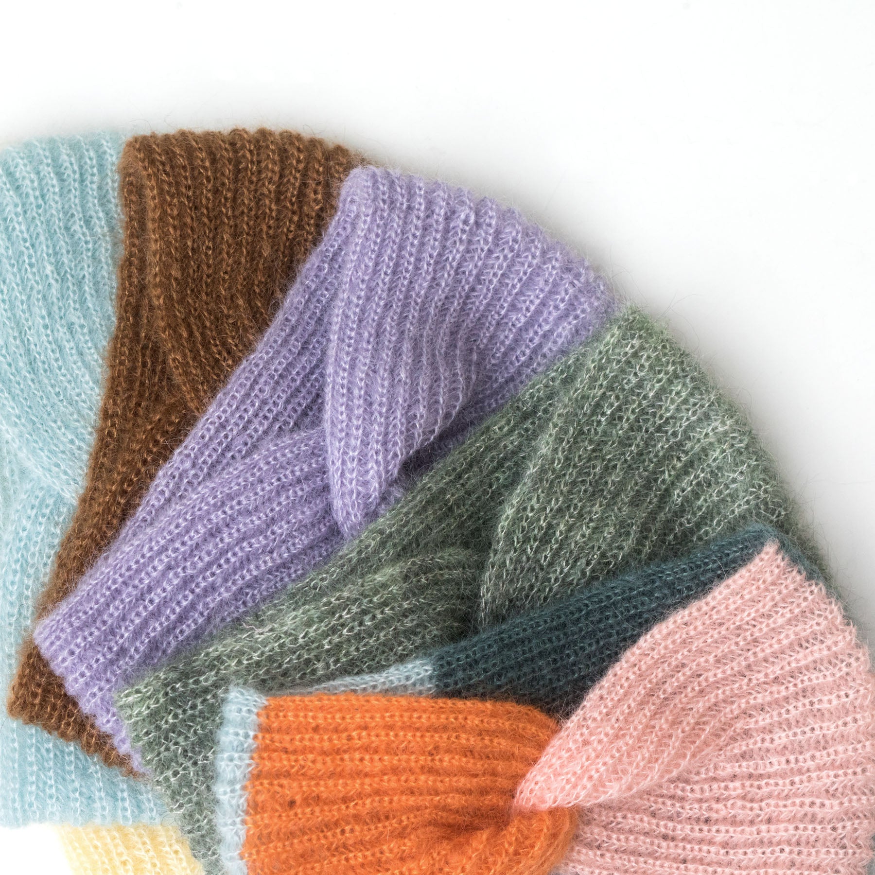 Čelenka z mohéru a hedvábí / barevné bloky