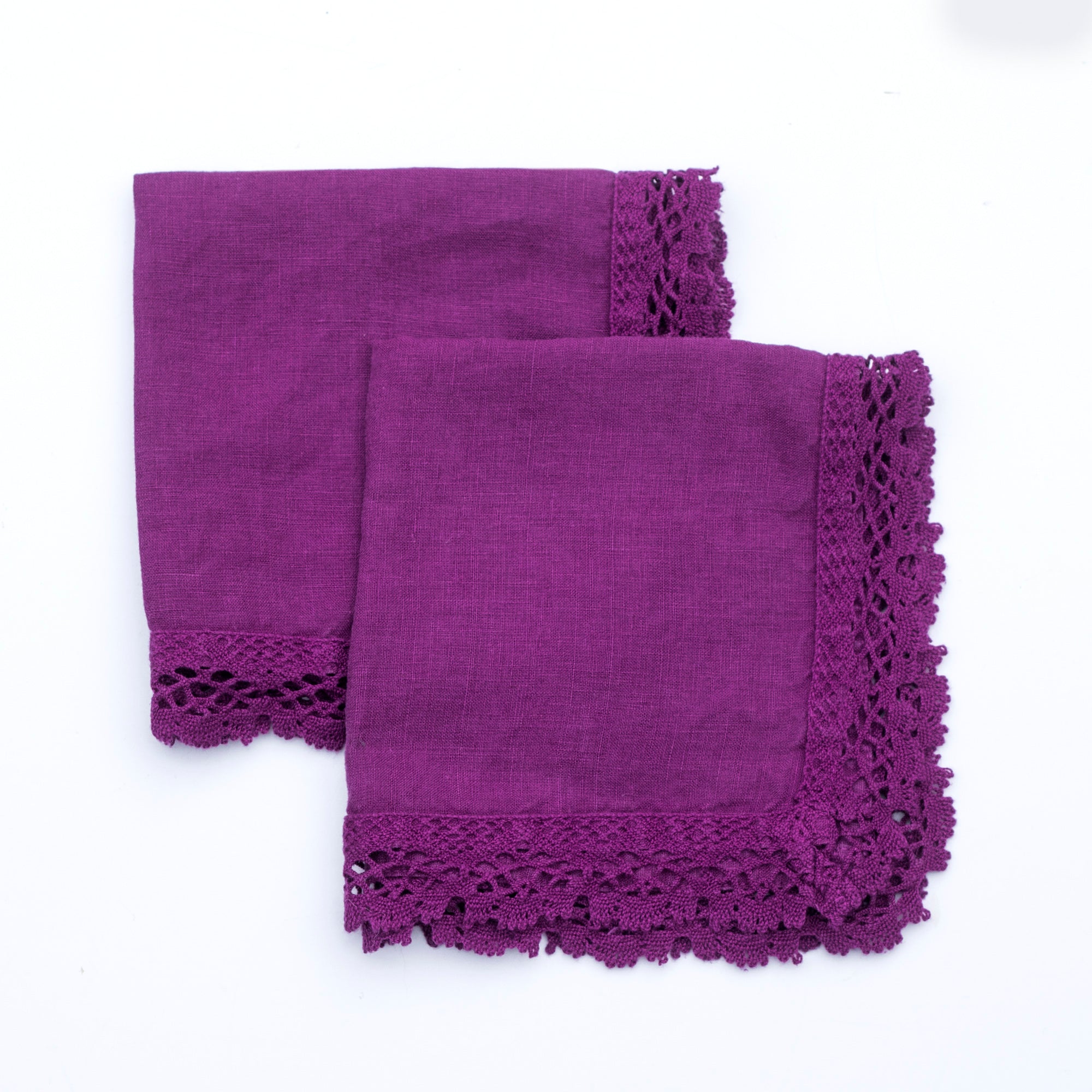 Dva lněné ubrousky s vambereckou krajkou v odstínu Amaranth Purple