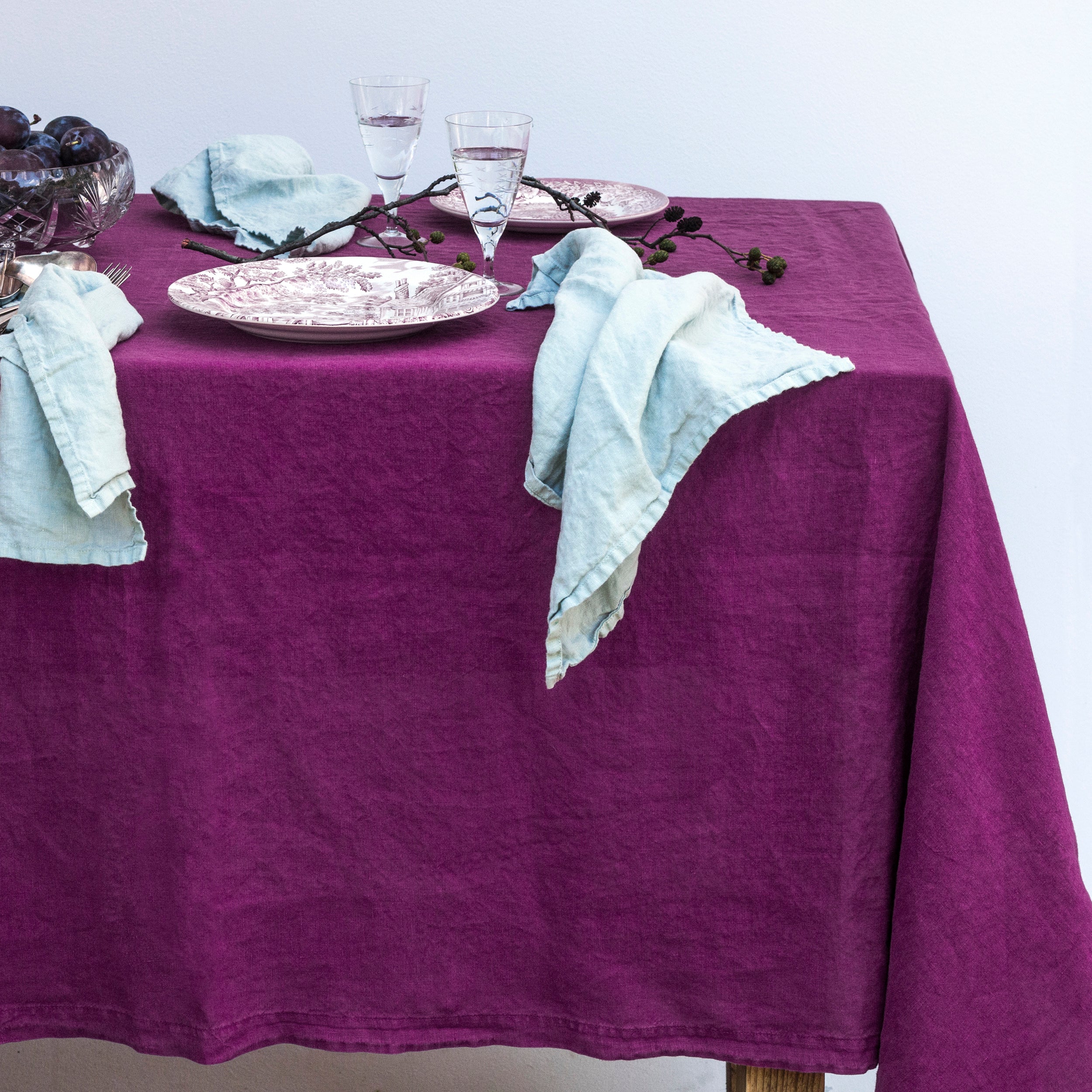 Festive linen tablecloth in the shade of Pine Grove 140x200cm