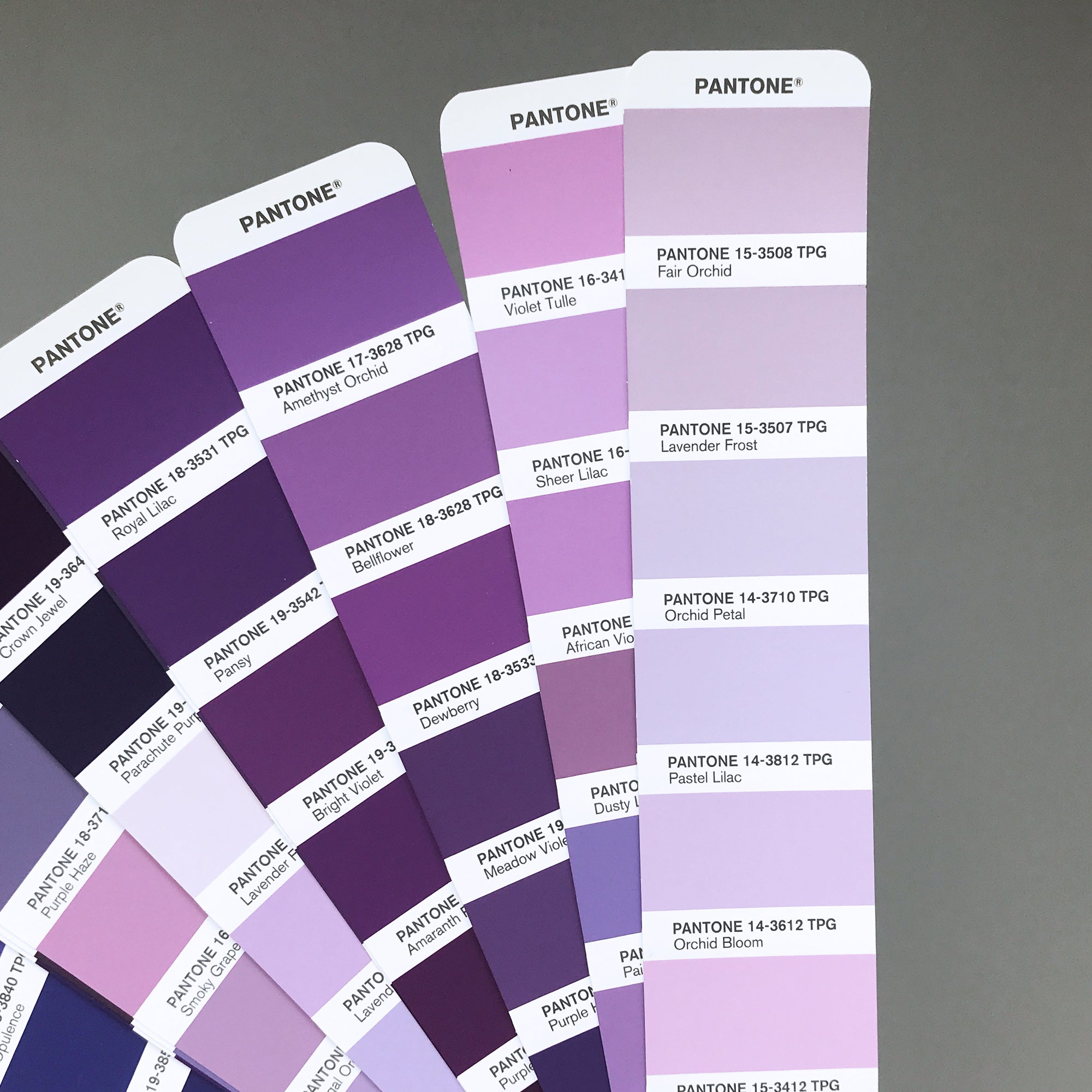 Dva lněné ubrousky s vambereckou krajkou v odstínu Lavender Frost