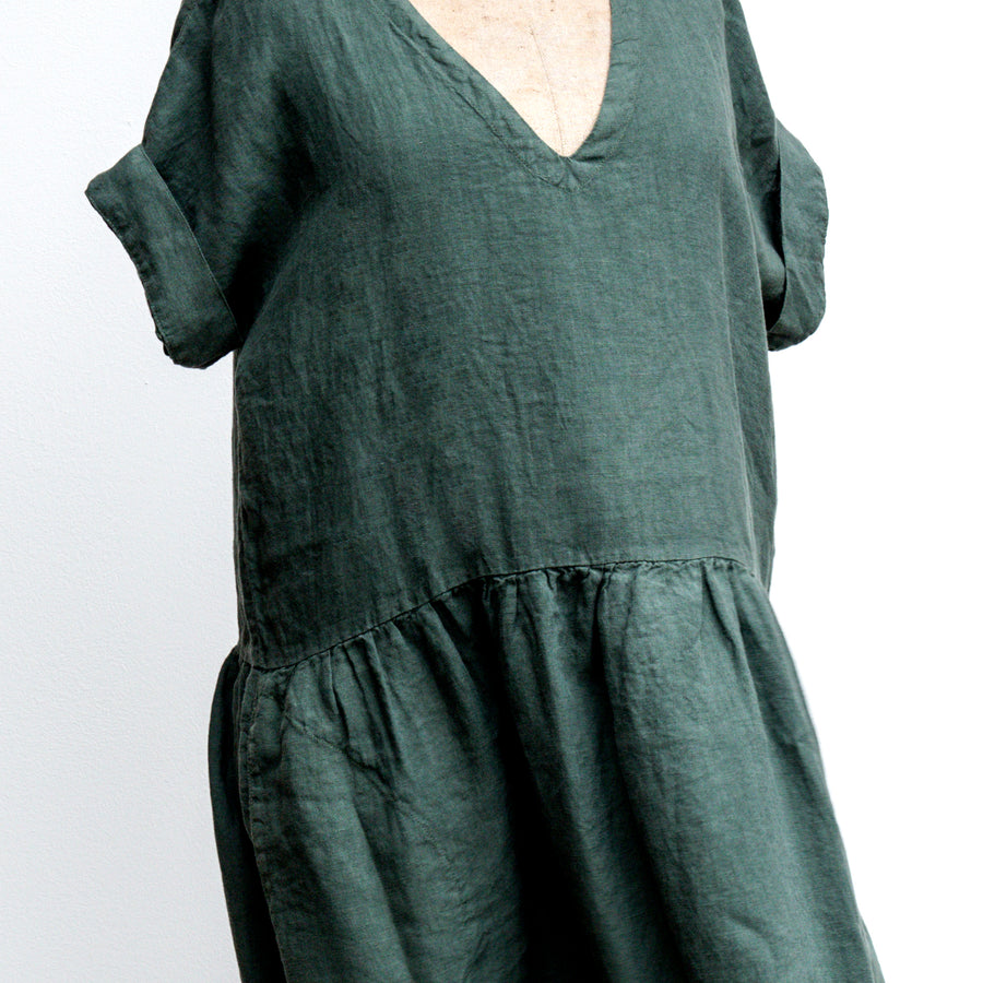 Country dress made of extra fine linen in the shade of Silver Pine