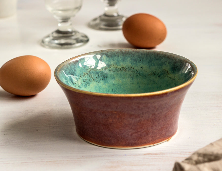 Ceramic bowl with an effective glaze / menthol-brick