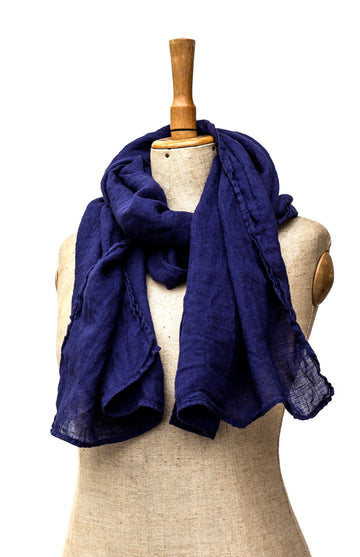 Luxuriously soft linen scarf in the shade of Deep Wisteria
