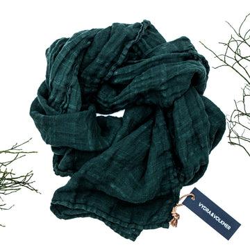 Luxuriously soft linen scarf in the shade of Pine Grove