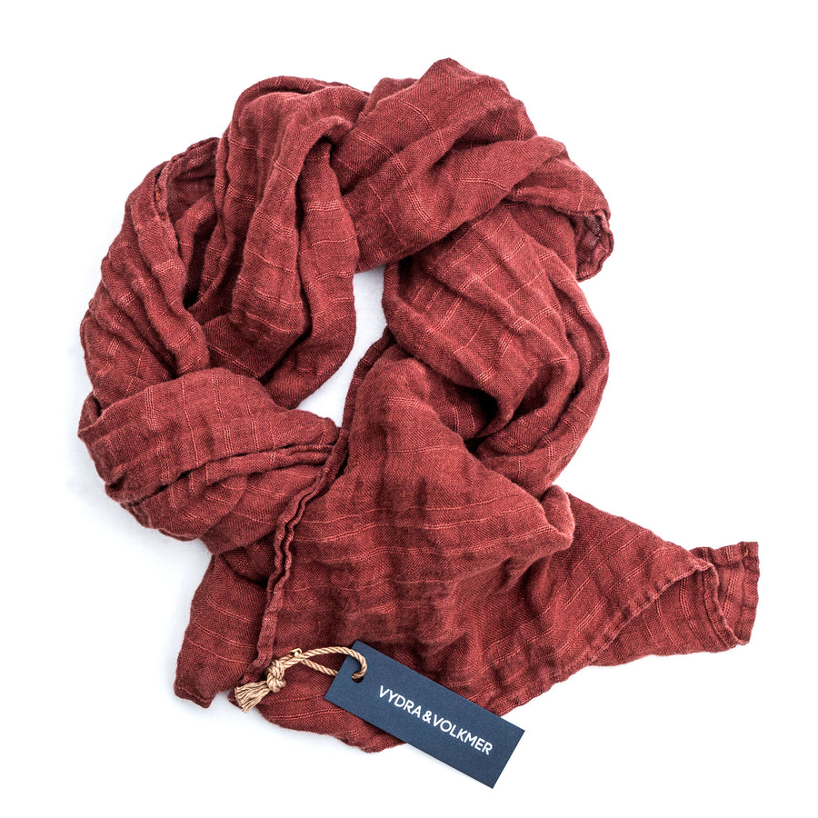 Luxuriously fine linen scarf in the shade of Redwood