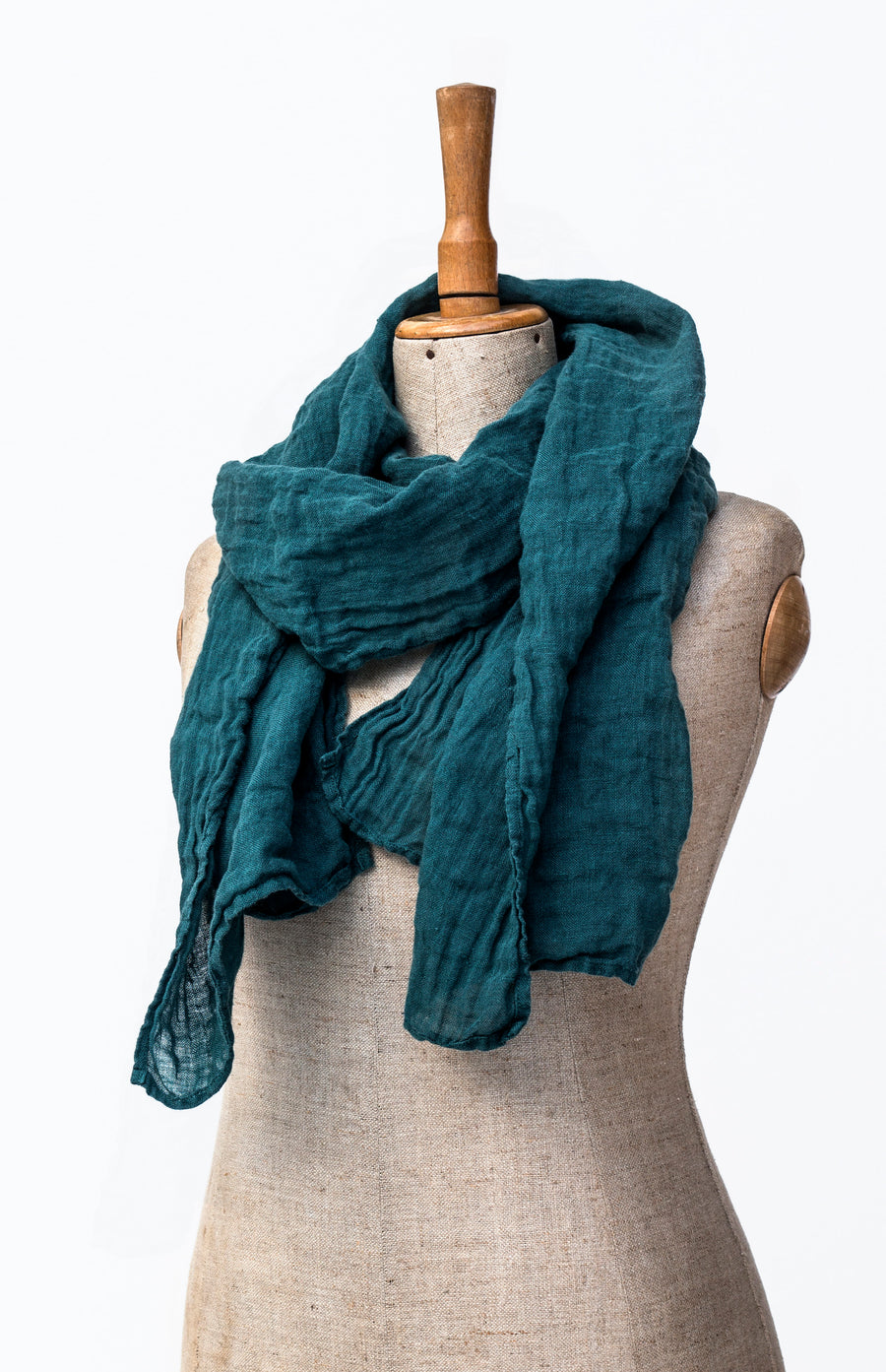 Luxuriously soft linen scarf in the shade of Silver Pine without stripes