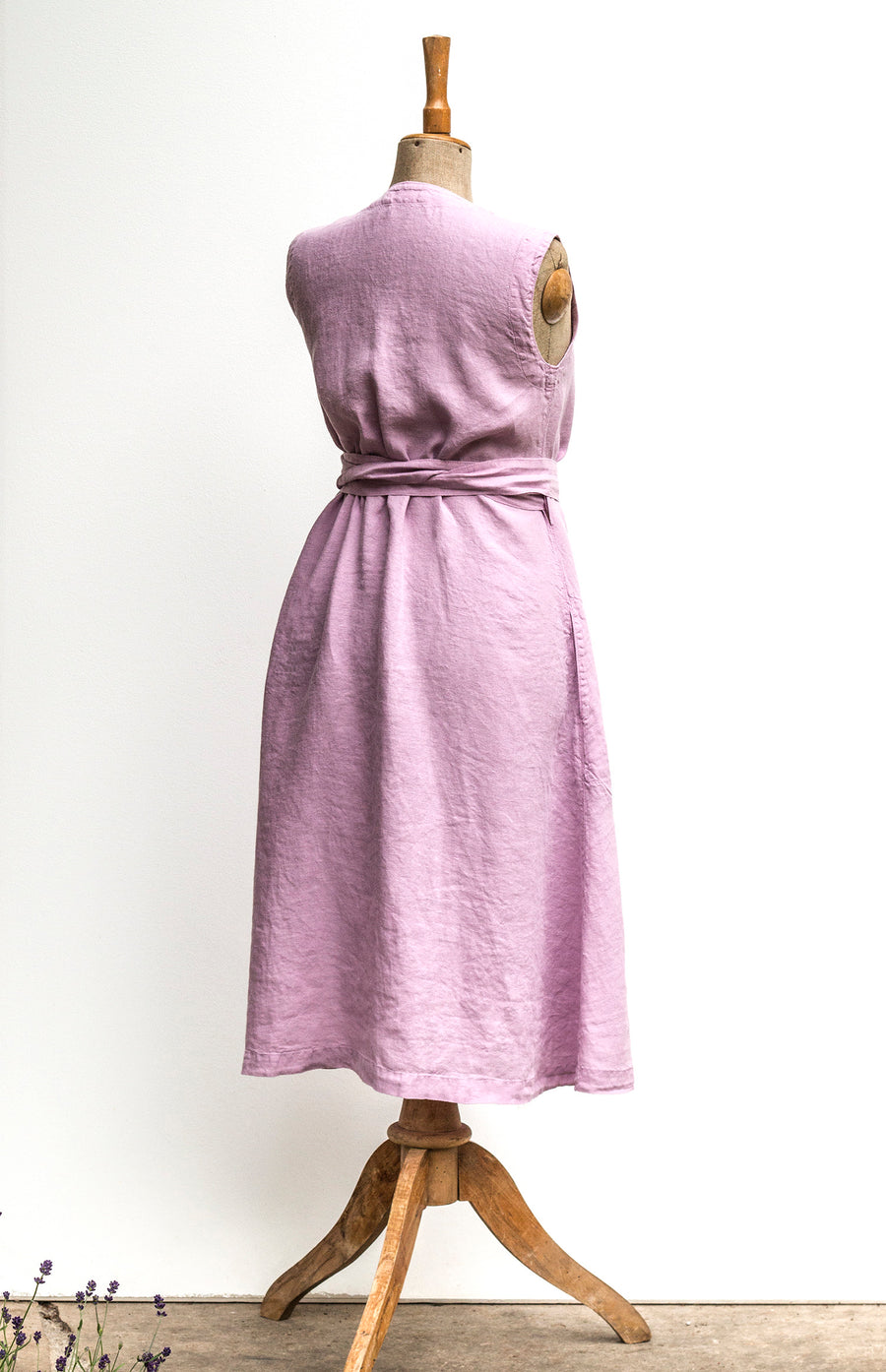 Zavinovací šaty z extra jemného lnu v odstínu Mauve Mist